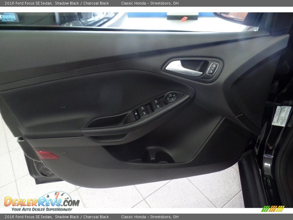 2016 Ford Focus SE Sedan Shadow Black / Charcoal Black Photo #25