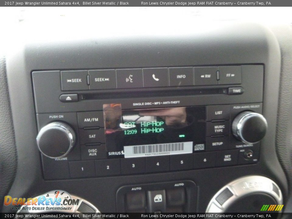 2017 Jeep Wrangler Unlimited Sahara 4x4 Billet Silver Metallic / Black Photo #15