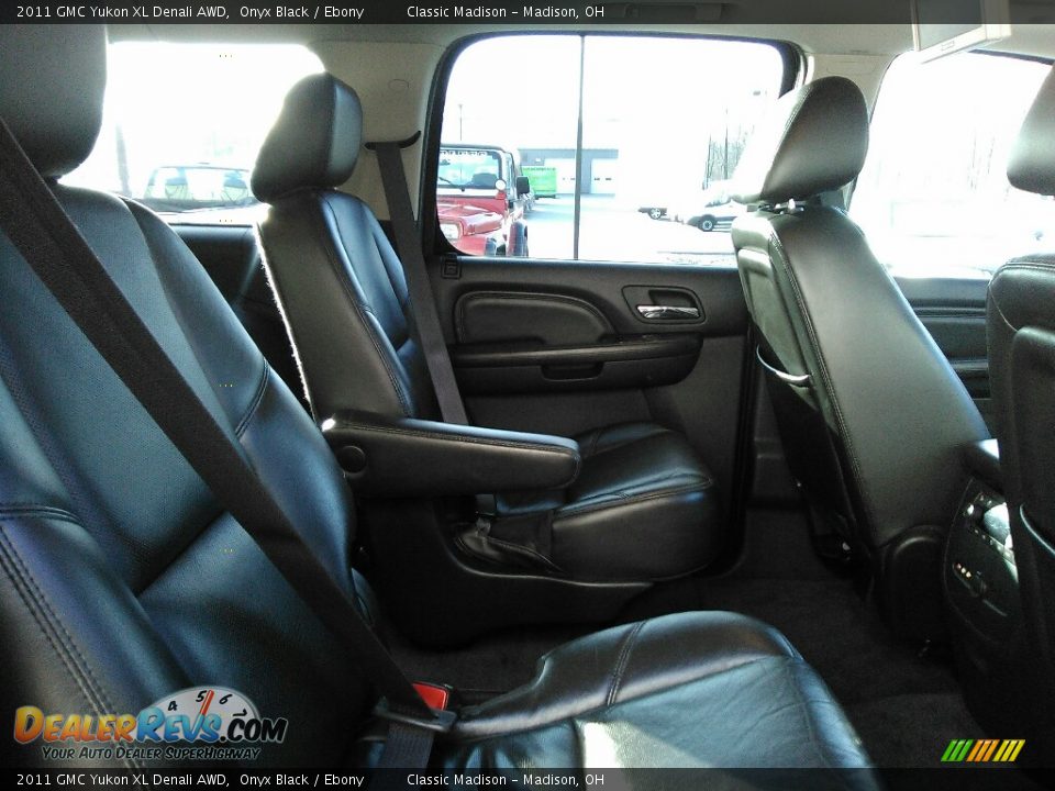 2011 GMC Yukon XL Denali AWD Onyx Black / Ebony Photo #17