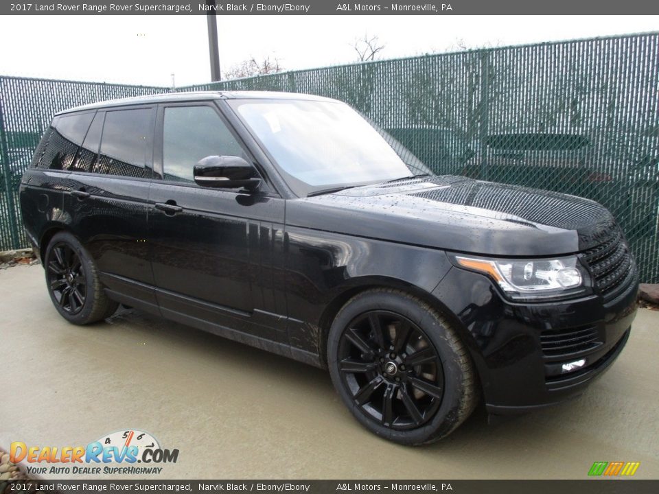 Front 3/4 View of 2017 Land Rover Range Rover Supercharged Photo #1