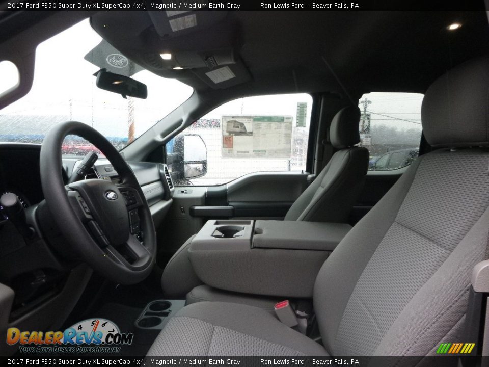 Front Seat of 2017 Ford F350 Super Duty XL SuperCab 4x4 Photo #11