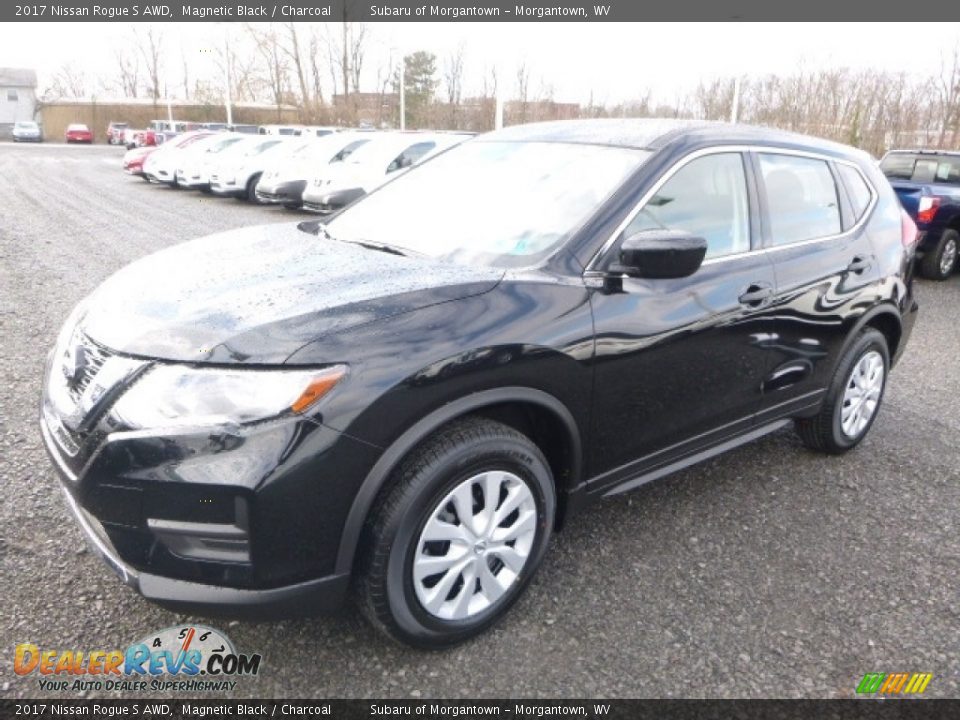 Front 3/4 View of 2017 Nissan Rogue S AWD Photo #11