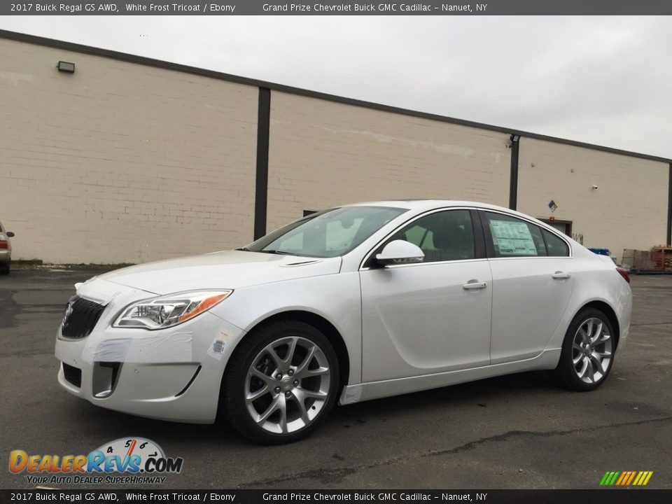 Front 3/4 View of 2017 Buick Regal GS AWD Photo #1