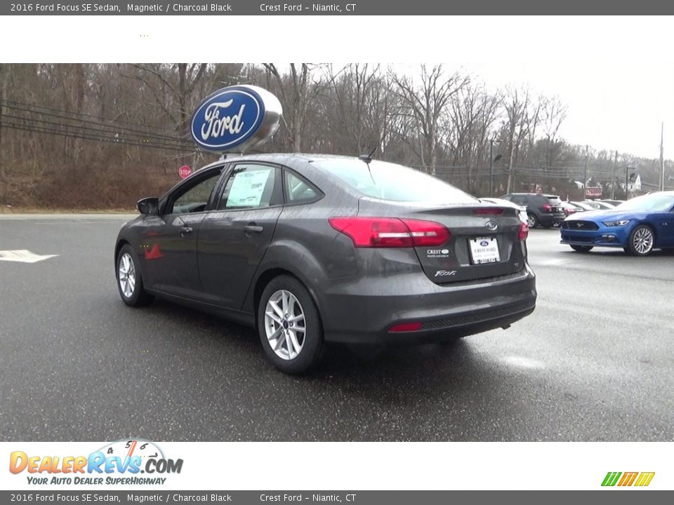 2016 Ford Focus SE Sedan Magnetic / Charcoal Black Photo #5
