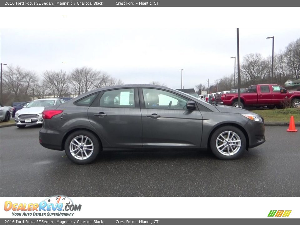 2016 Ford Focus SE Sedan Magnetic / Charcoal Black Photo #8