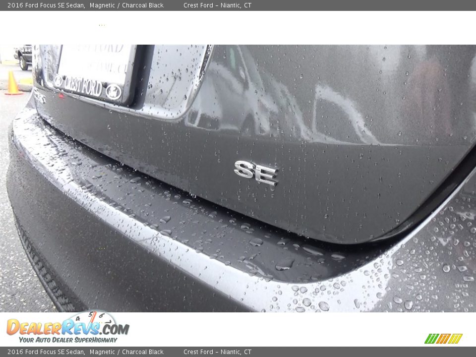 2016 Ford Focus SE Sedan Magnetic / Charcoal Black Photo #9