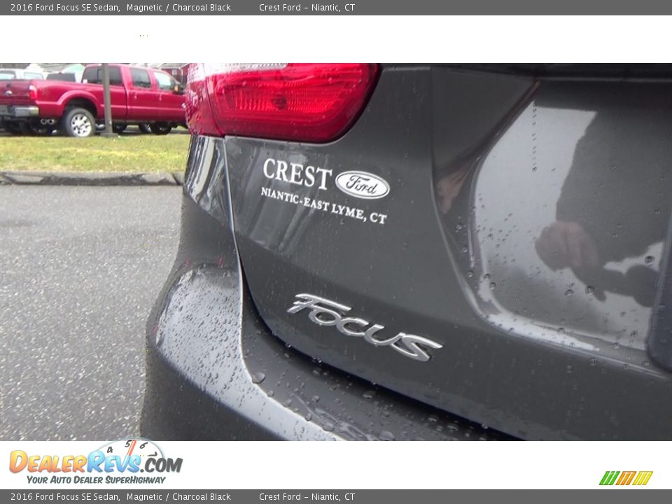 2016 Ford Focus SE Sedan Magnetic / Charcoal Black Photo #10