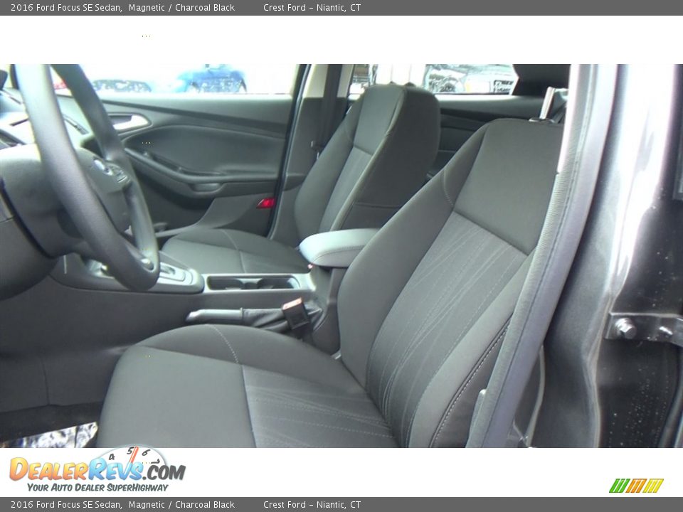 2016 Ford Focus SE Sedan Magnetic / Charcoal Black Photo #12