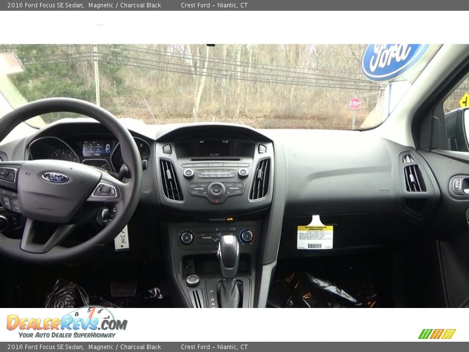 2016 Ford Focus SE Sedan Magnetic / Charcoal Black Photo #18