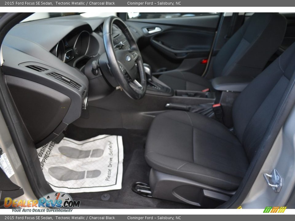 2015 Ford Focus SE Sedan Tectonic Metallic / Charcoal Black Photo #9
