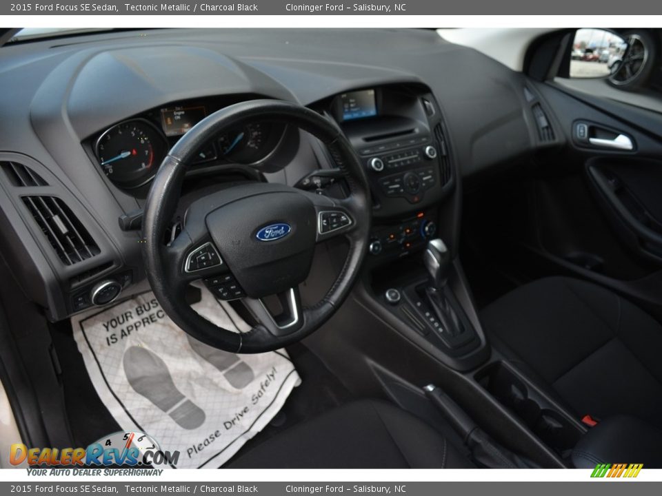 2015 Ford Focus SE Sedan Tectonic Metallic / Charcoal Black Photo #10