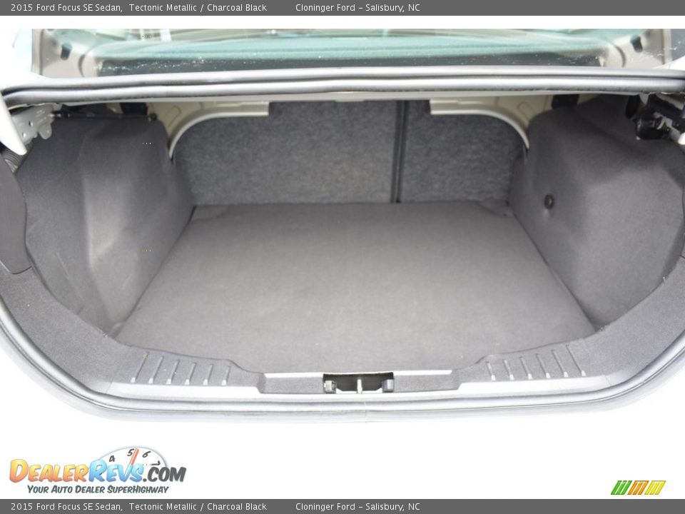 2015 Ford Focus SE Sedan Tectonic Metallic / Charcoal Black Photo #12
