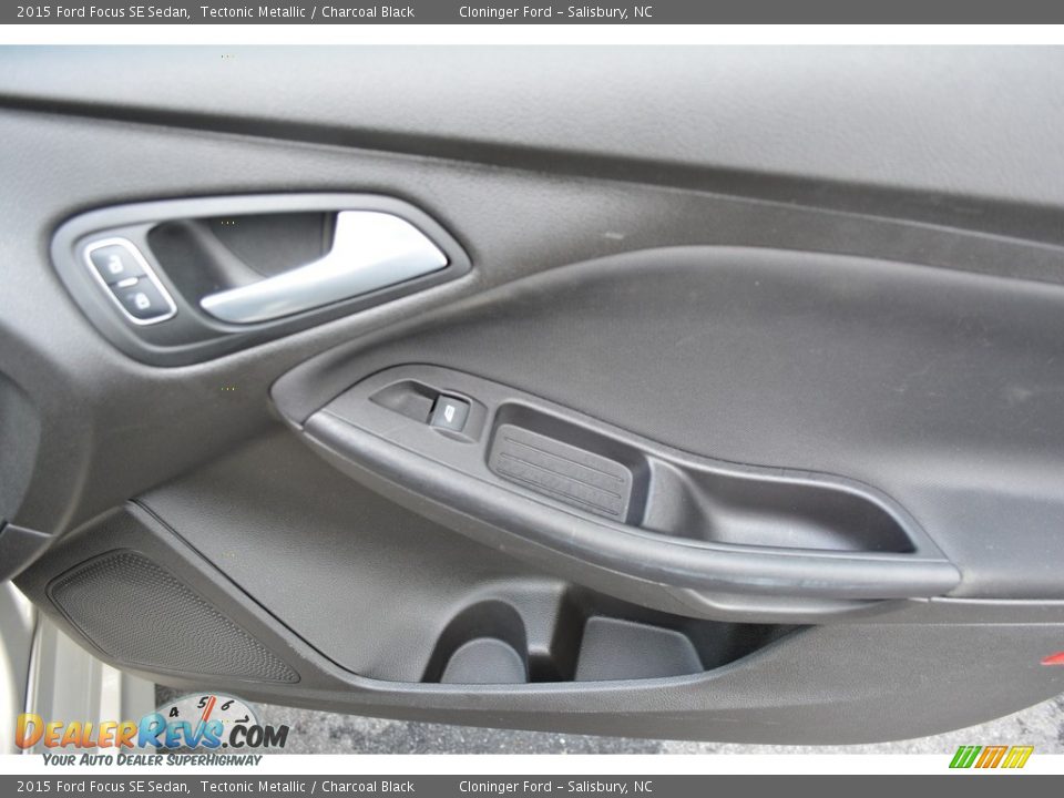 2015 Ford Focus SE Sedan Tectonic Metallic / Charcoal Black Photo #14