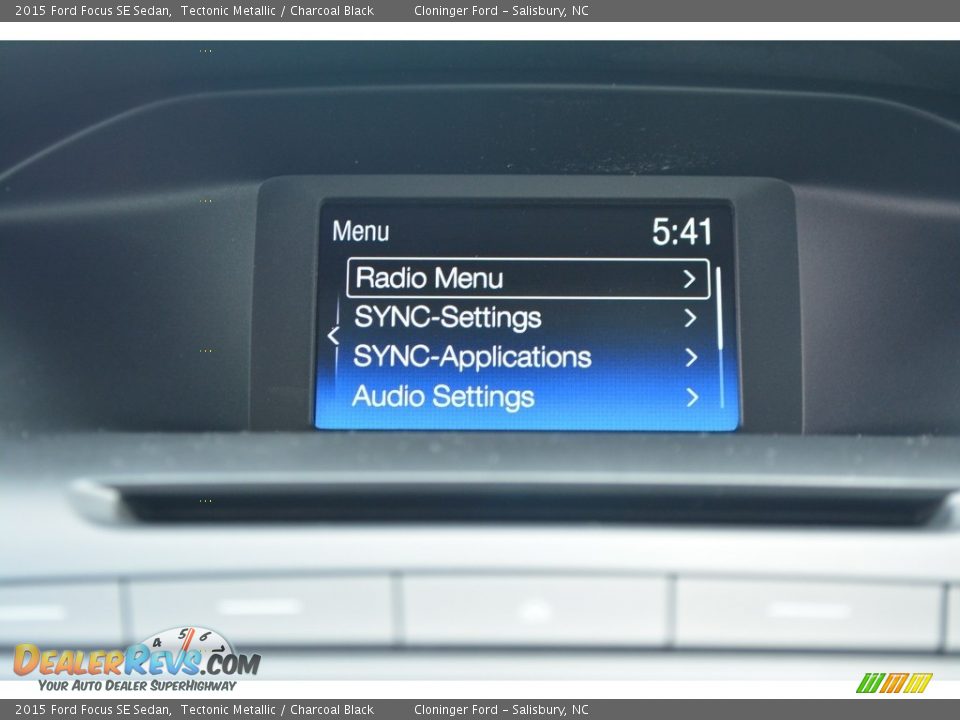 2015 Ford Focus SE Sedan Tectonic Metallic / Charcoal Black Photo #17