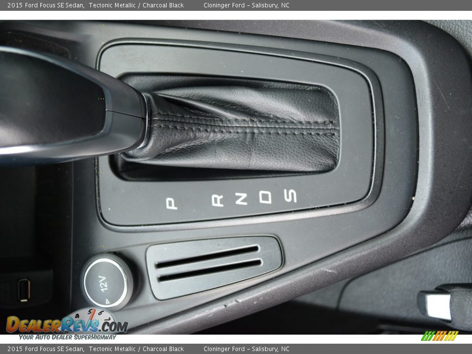 2015 Ford Focus SE Sedan Tectonic Metallic / Charcoal Black Photo #20