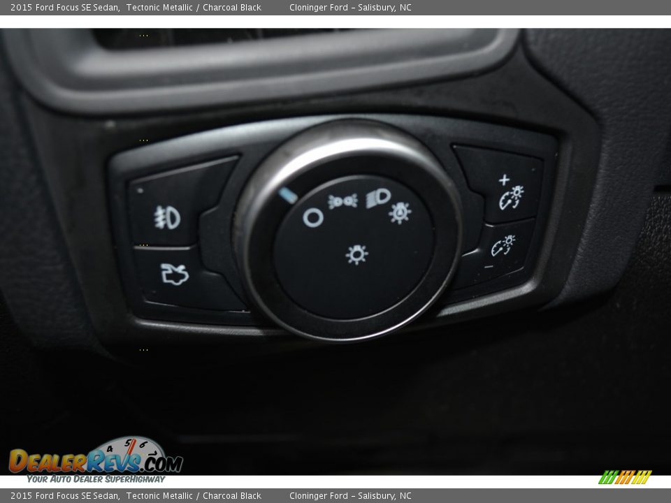 2015 Ford Focus SE Sedan Tectonic Metallic / Charcoal Black Photo #23