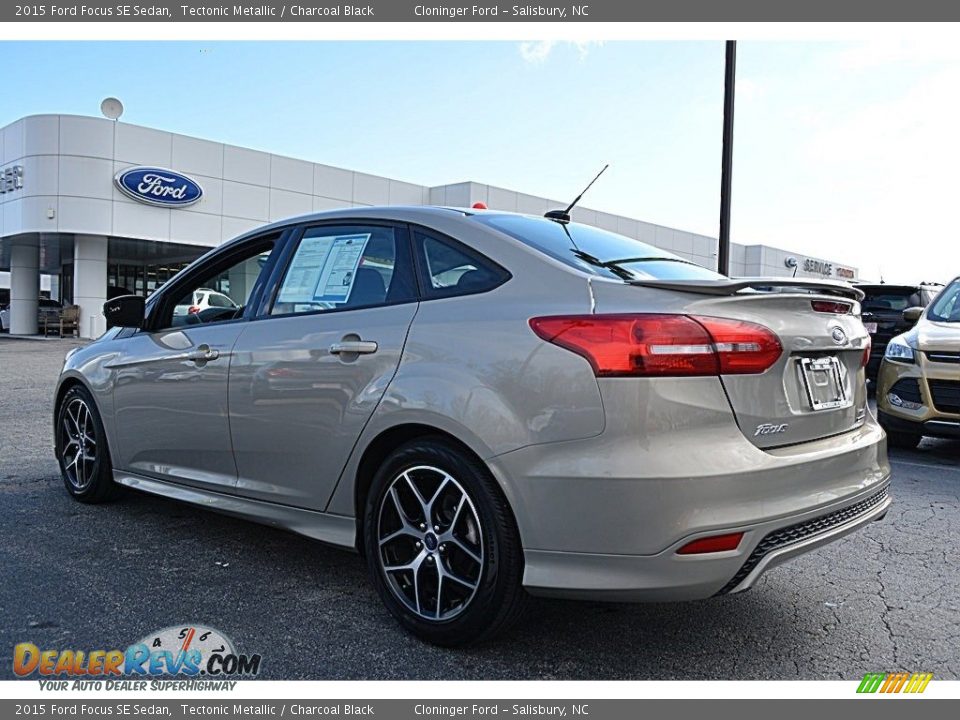 2015 Ford Focus SE Sedan Tectonic Metallic / Charcoal Black Photo #25