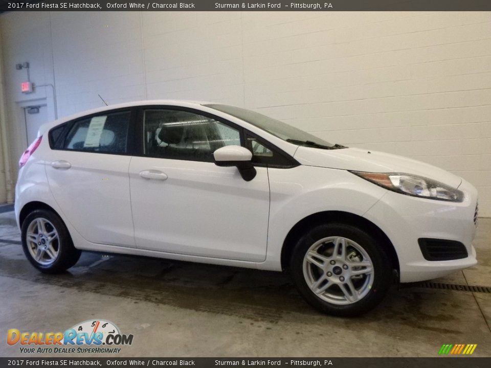 2017 Ford Fiesta SE Hatchback Oxford White / Charcoal Black Photo #1