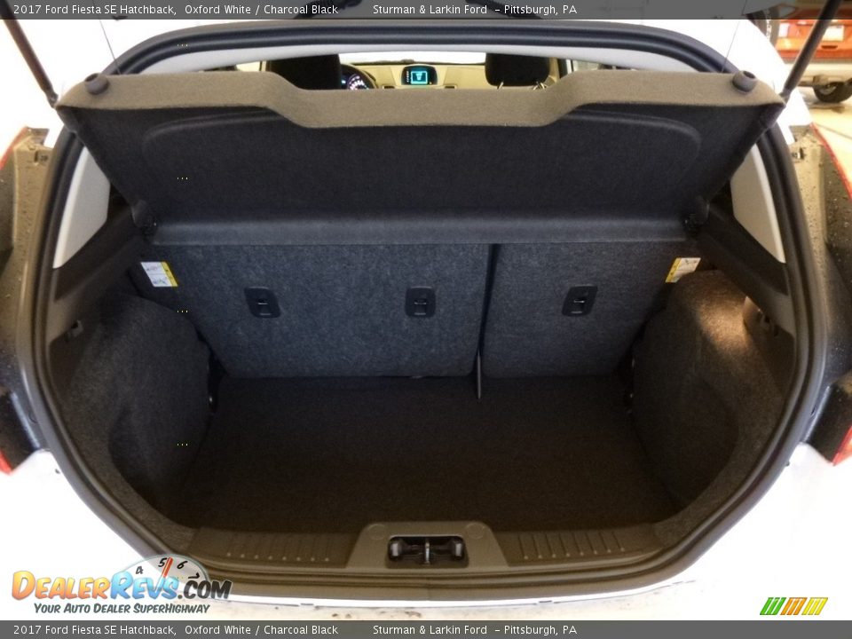 2017 Ford Fiesta SE Hatchback Oxford White / Charcoal Black Photo #3