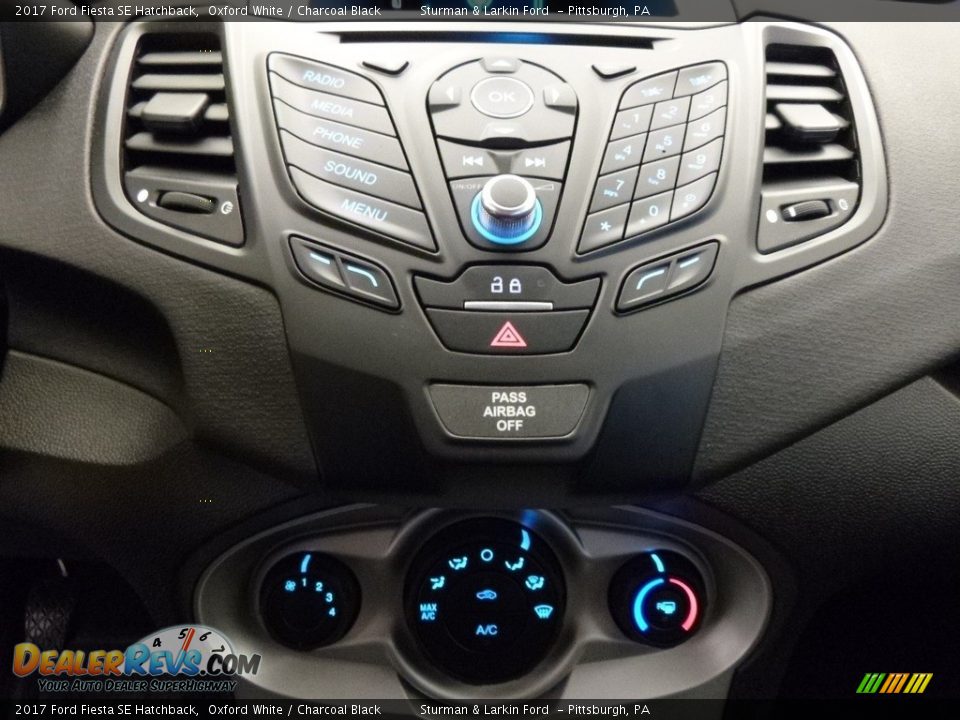 2017 Ford Fiesta SE Hatchback Oxford White / Charcoal Black Photo #15