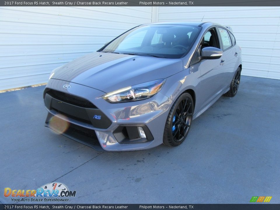 Front 3/4 View of 2017 Ford Focus RS Hatch Photo #7