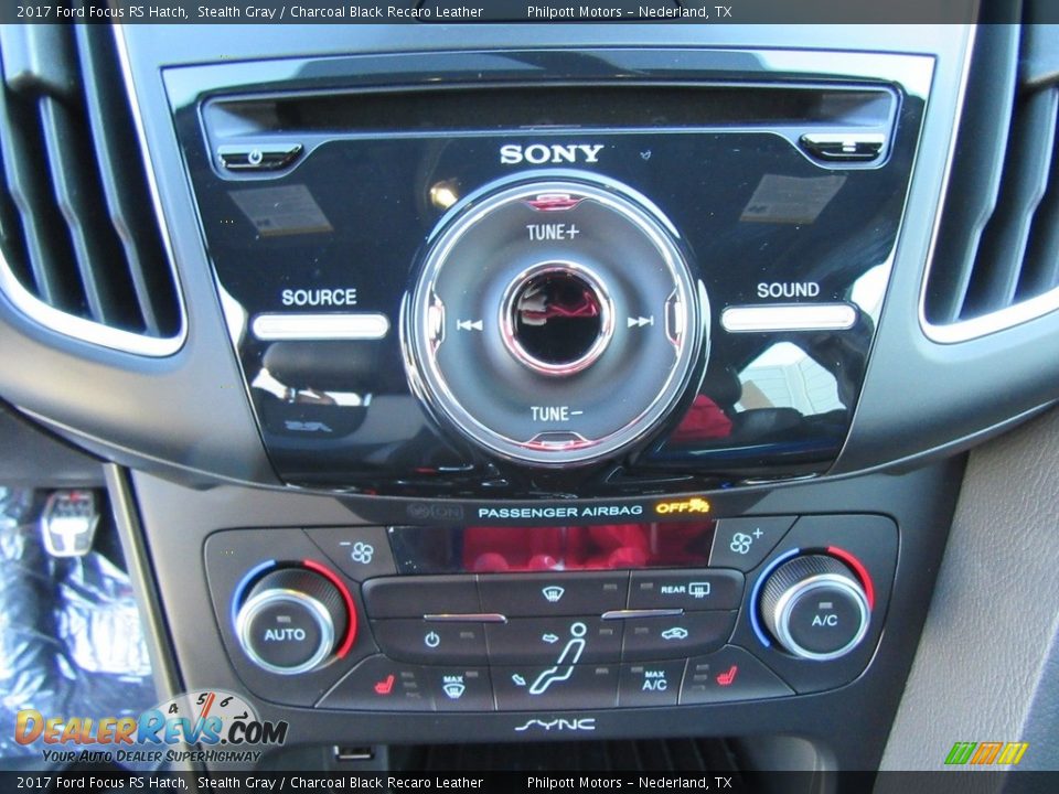Controls of 2017 Ford Focus RS Hatch Photo #29