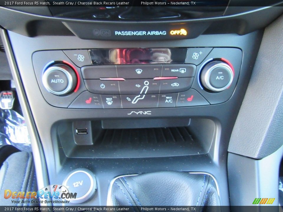 Controls of 2017 Ford Focus RS Hatch Photo #30