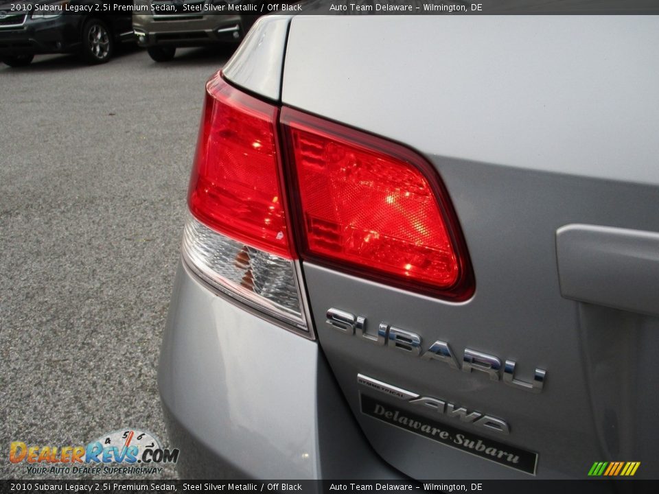 2010 Subaru Legacy 2.5i Premium Sedan Steel Silver Metallic / Off Black Photo #20
