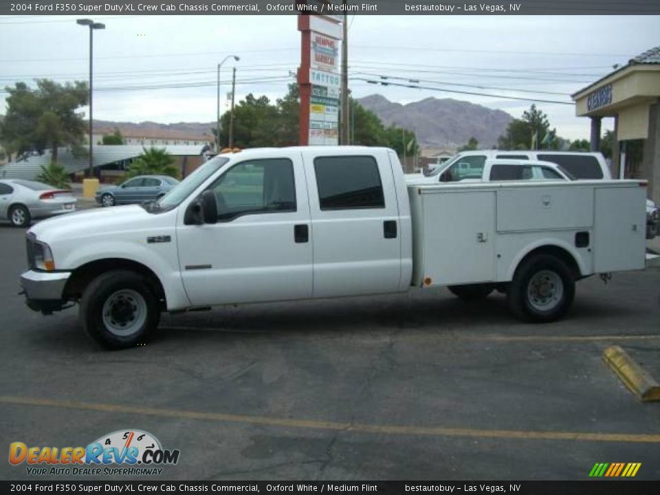 2004 Ford F350 Super Duty XL Crew Cab Chassis Commercial Oxford White / Medium Flint Photo #1