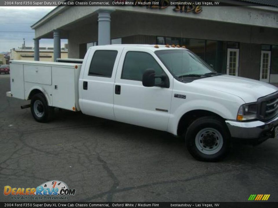 2004 Ford F350 Super Duty XL Crew Cab Chassis Commercial Oxford White / Medium Flint Photo #2