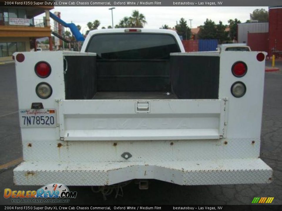 2004 Ford F350 Super Duty XL Crew Cab Chassis Commercial Oxford White / Medium Flint Photo #3
