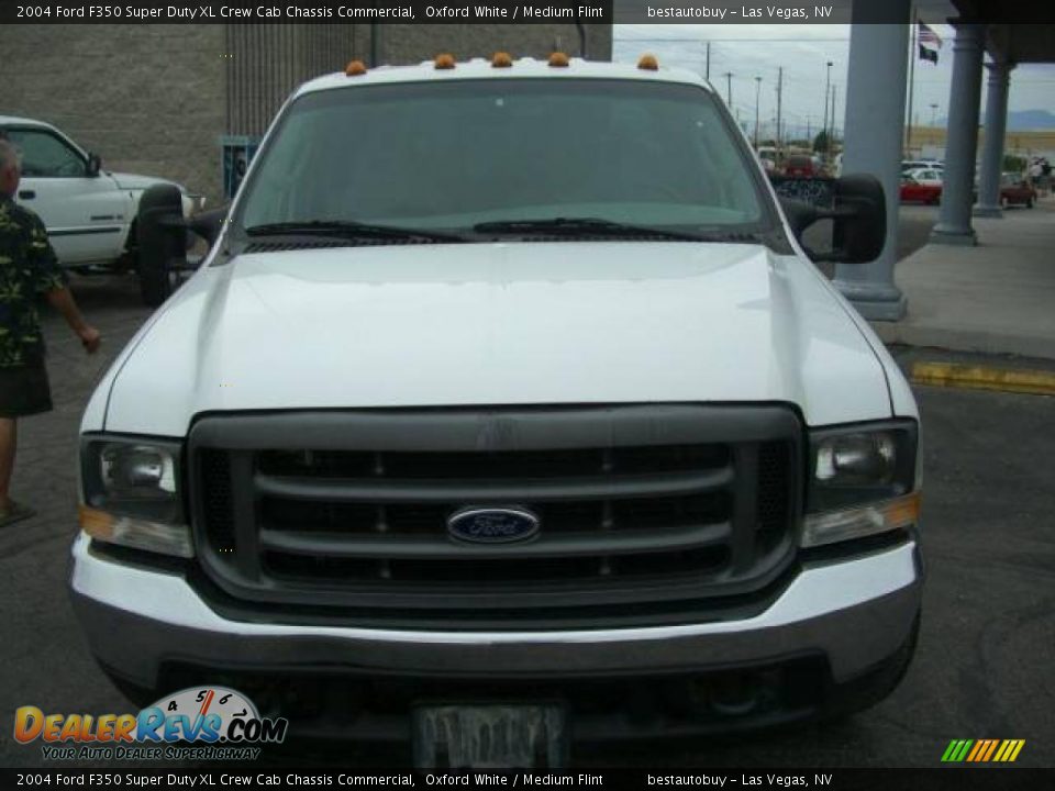 2004 Ford F350 Super Duty XL Crew Cab Chassis Commercial Oxford White / Medium Flint Photo #4
