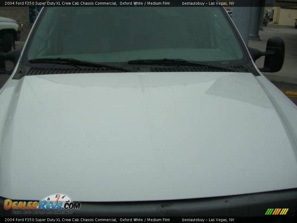 2004 Ford F350 Super Duty XL Crew Cab Chassis Commercial Oxford White / Medium Flint Photo #5