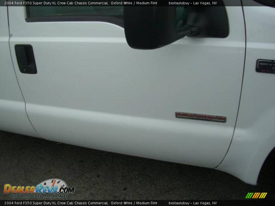 2004 Ford F350 Super Duty XL Crew Cab Chassis Commercial Oxford White / Medium Flint Photo #7