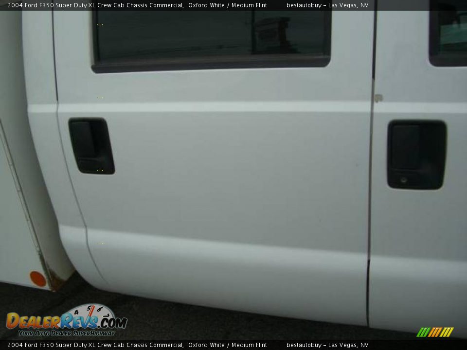 2004 Ford F350 Super Duty XL Crew Cab Chassis Commercial Oxford White / Medium Flint Photo #8