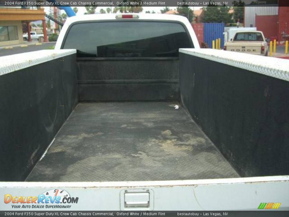 2004 Ford F350 Super Duty XL Crew Cab Chassis Commercial Oxford White / Medium Flint Photo #12