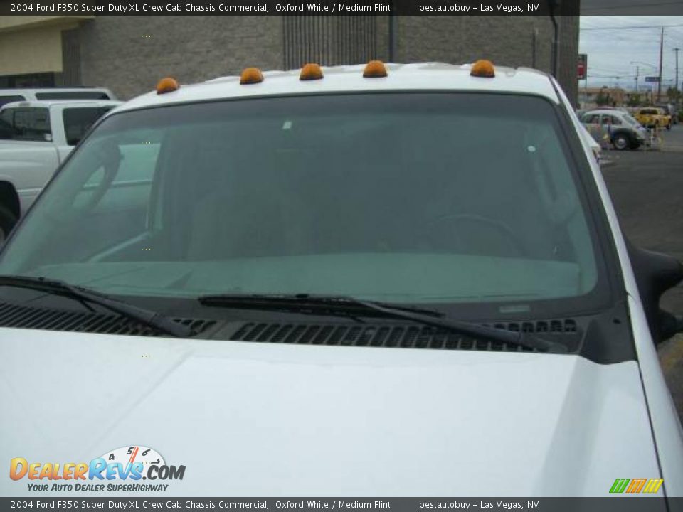 2004 Ford F350 Super Duty XL Crew Cab Chassis Commercial Oxford White / Medium Flint Photo #19