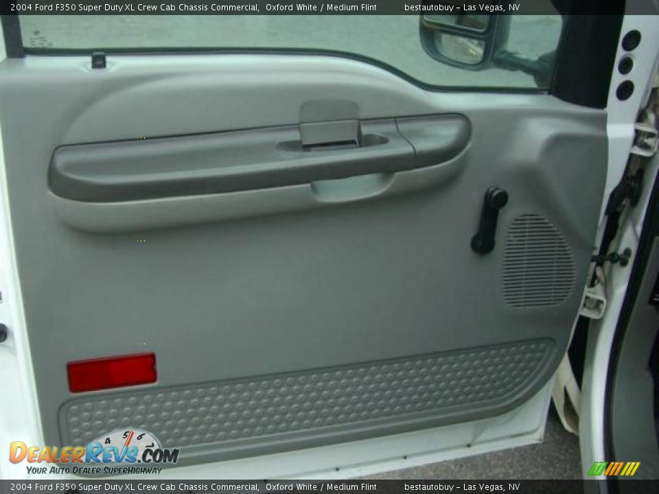 2004 Ford F350 Super Duty XL Crew Cab Chassis Commercial Oxford White / Medium Flint Photo #21