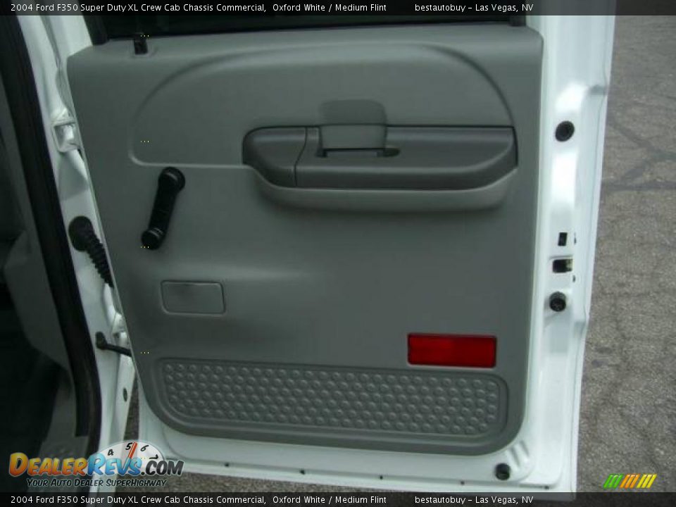 2004 Ford F350 Super Duty XL Crew Cab Chassis Commercial Oxford White / Medium Flint Photo #24