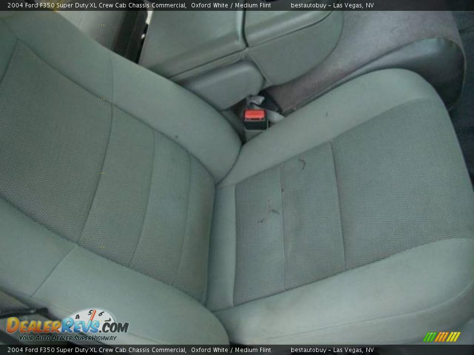 2004 Ford F350 Super Duty XL Crew Cab Chassis Commercial Oxford White / Medium Flint Photo #25