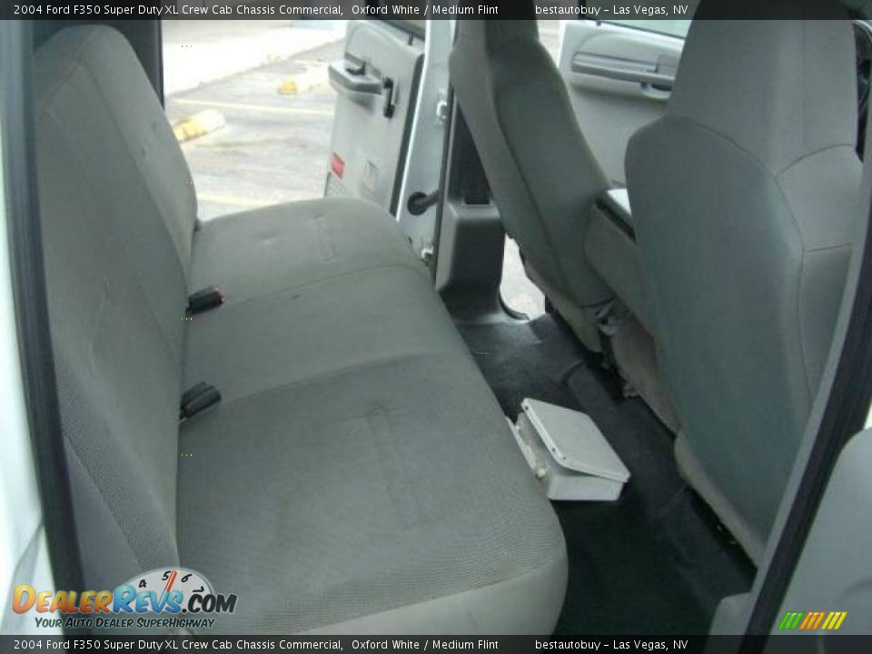 2004 Ford F350 Super Duty XL Crew Cab Chassis Commercial Oxford White / Medium Flint Photo #26