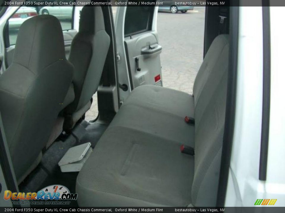 2004 Ford F350 Super Duty XL Crew Cab Chassis Commercial Oxford White / Medium Flint Photo #27