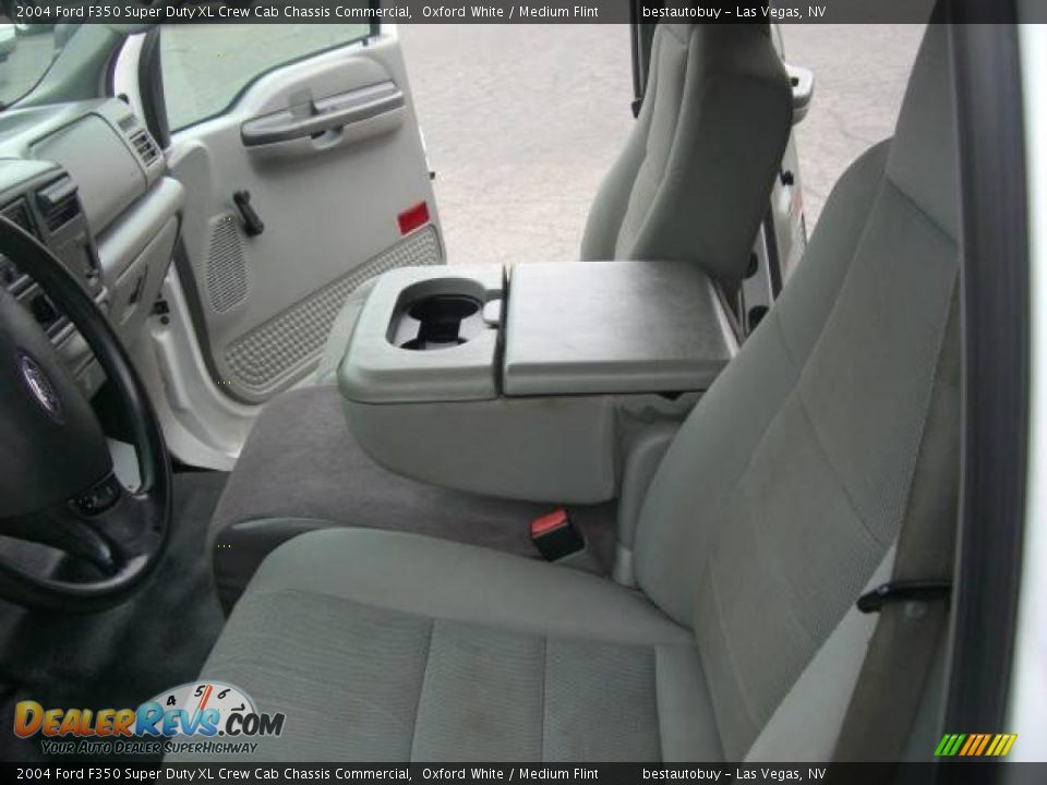 2004 Ford F350 Super Duty XL Crew Cab Chassis Commercial Oxford White / Medium Flint Photo #29