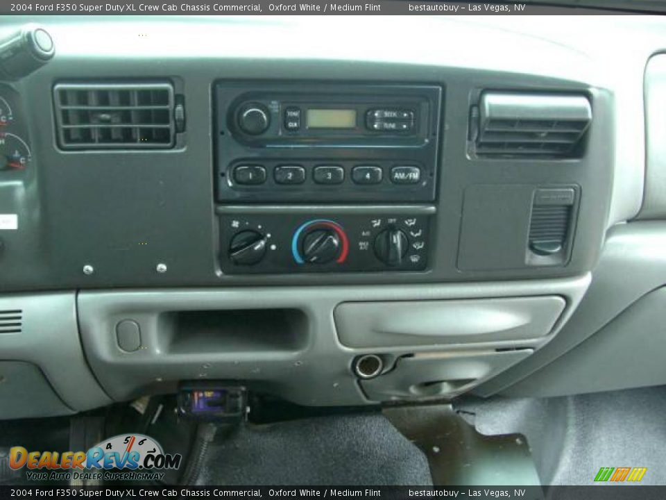 2004 Ford F350 Super Duty XL Crew Cab Chassis Commercial Oxford White / Medium Flint Photo #32