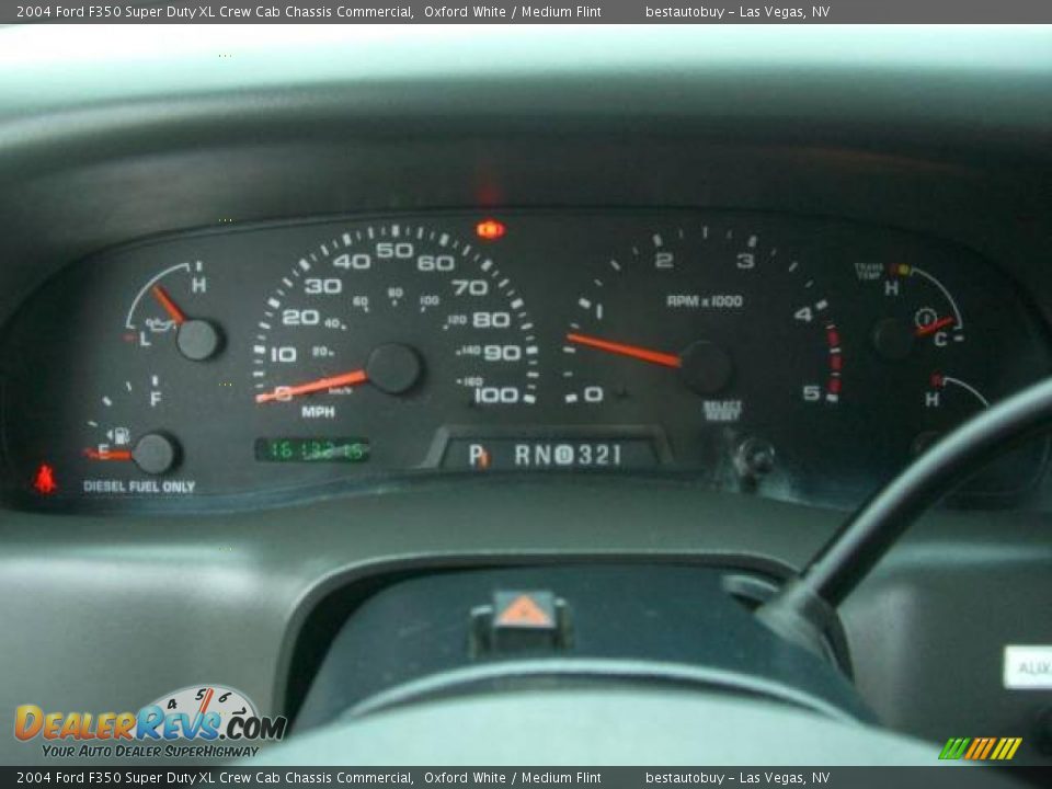 2004 Ford F350 Super Duty XL Crew Cab Chassis Commercial Oxford White / Medium Flint Photo #33