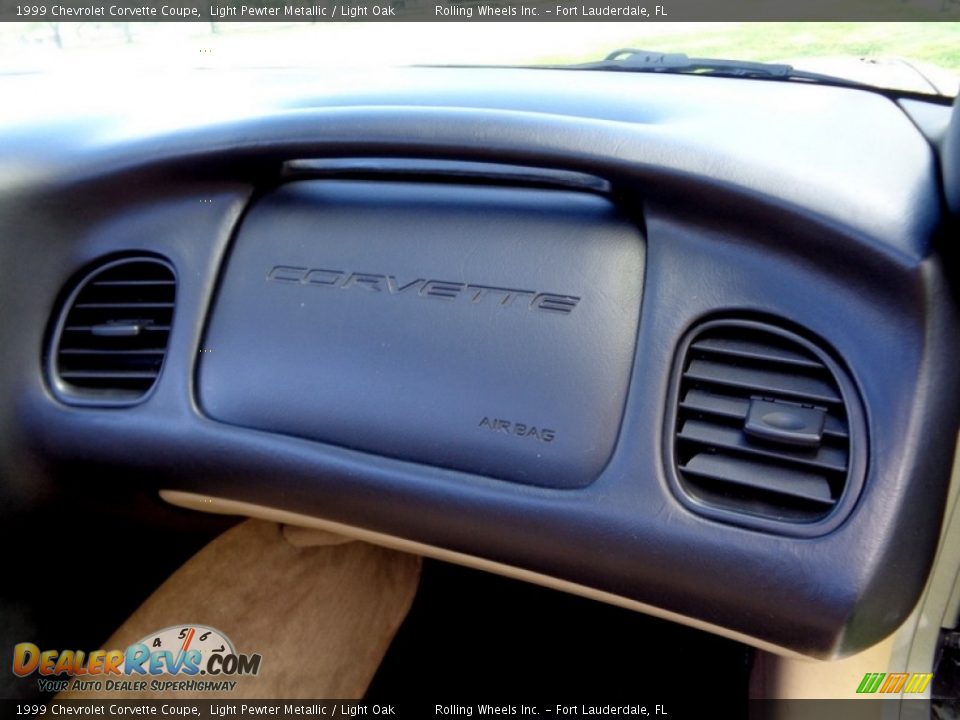 1999 Chevrolet Corvette Coupe Light Pewter Metallic / Light Oak Photo #31