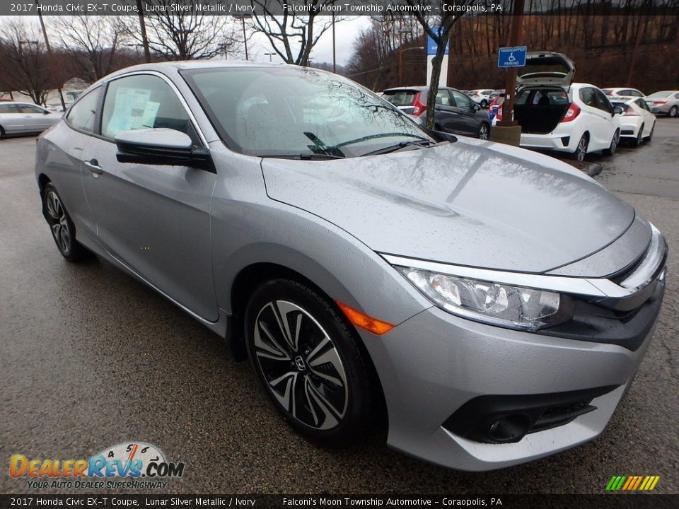 Front 3/4 View of 2017 Honda Civic EX-T Coupe Photo #4