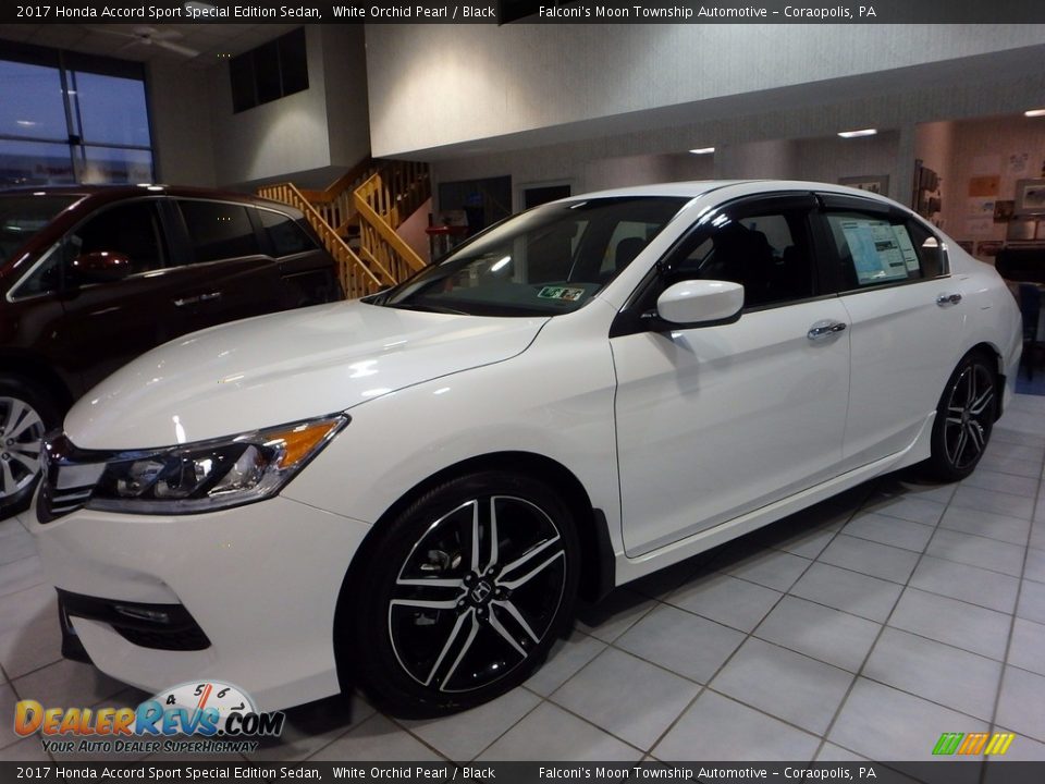 Front 3/4 View of 2017 Honda Accord Sport Special Edition Sedan Photo #1