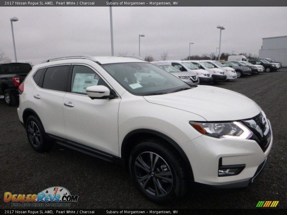 Front 3/4 View of 2017 Nissan Rogue SL AWD Photo #1