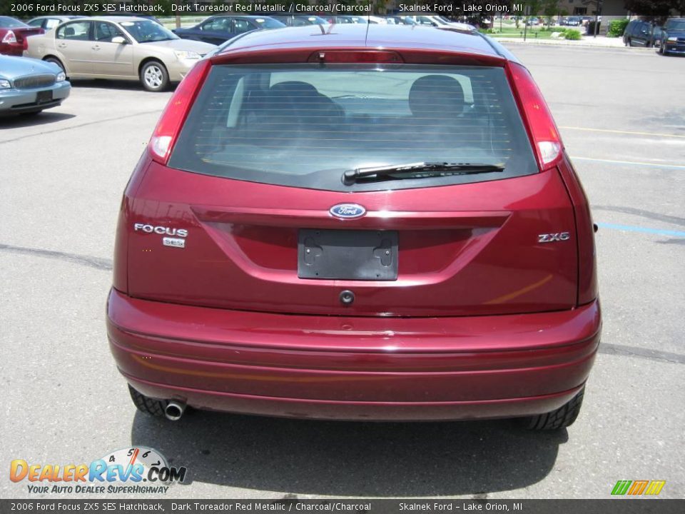 2006 Ford Focus ZX5 SES Hatchback Dark Toreador Red Metallic / Charcoal/Charcoal Photo #5